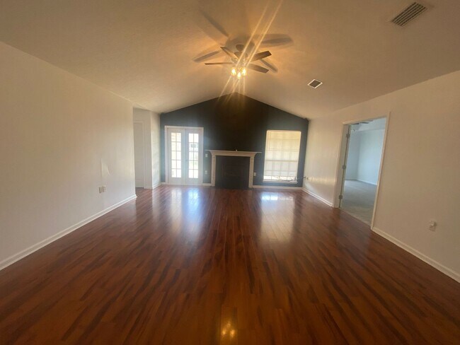 Foto del edificio - Spacious 4Bed/2Ba in a Peaceful Cul-de-Sac...