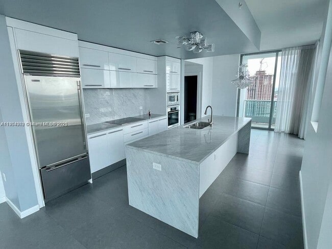 Building Photo - 900 Biscayne Blvd