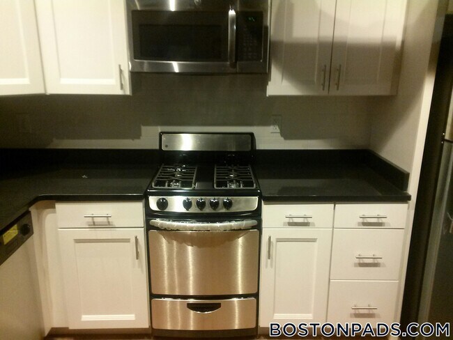 Building Photo - 149 Park Dr