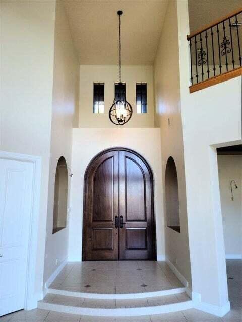 Building Photo - 10531 Versailles Blvd