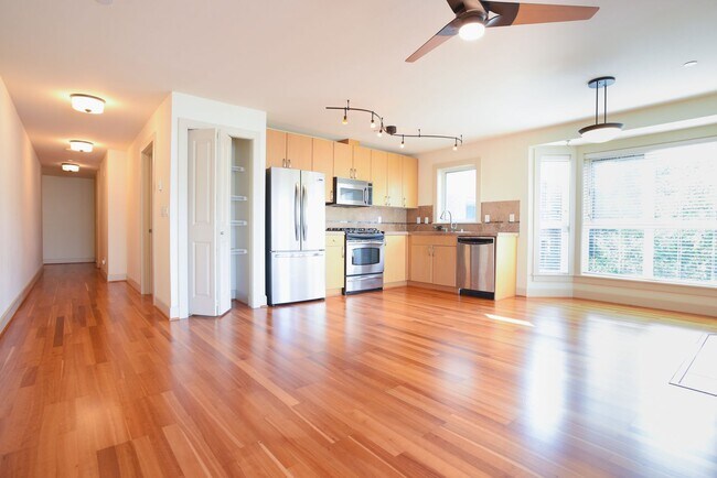 Foto del edificio - North Capital Hill owner offering move in special