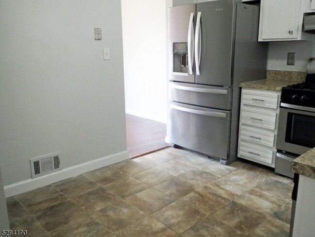 Building Photo - 24 Chesterfield Way