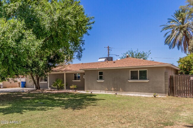 Building Photo - 1826 W Orangewood Ave
