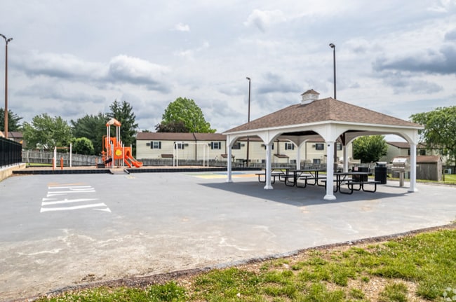 Foto del edificio - 1700 Yorktowne Dr