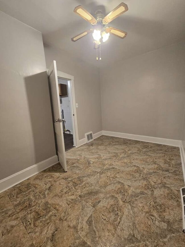 Foto del edificio - 8445 S Marquette Ave