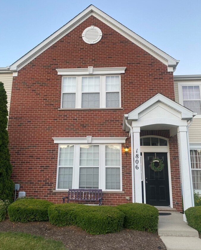 1806 Powers Rd, Woodstock, IL 60098 Townhouse for Rent in Woodstock