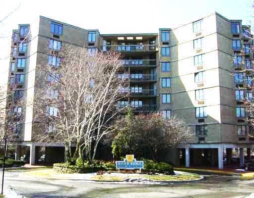 Front - 30 S Adelaide Ave