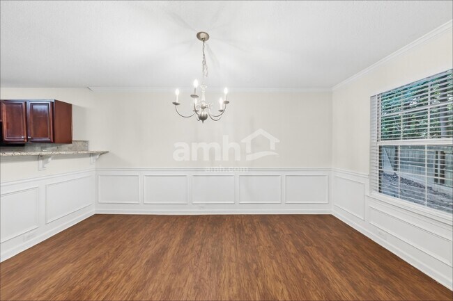 Foto del edificio - 364 Hidden Creek Ln