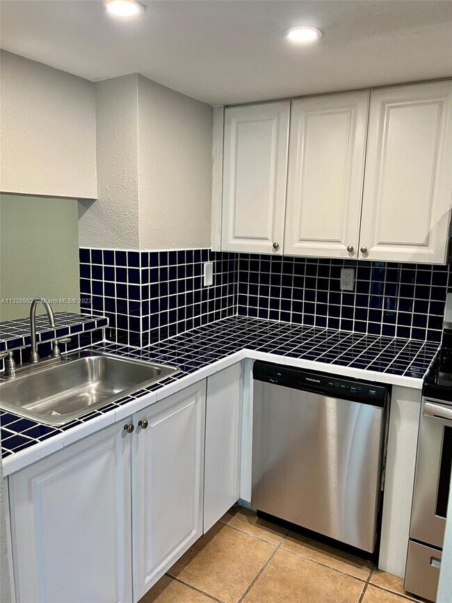 Foto del edificio - 8215 SW 152nd Ave