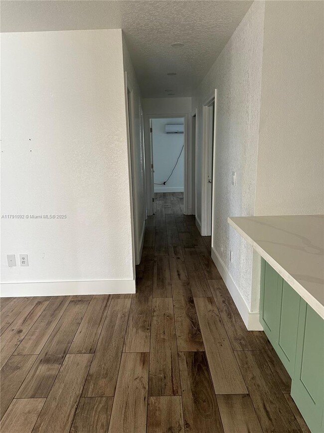 Foto del edificio - 1420 NE 12th St