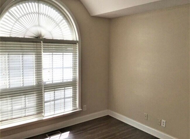 Foto del edificio - 1580 High Ridge Dr