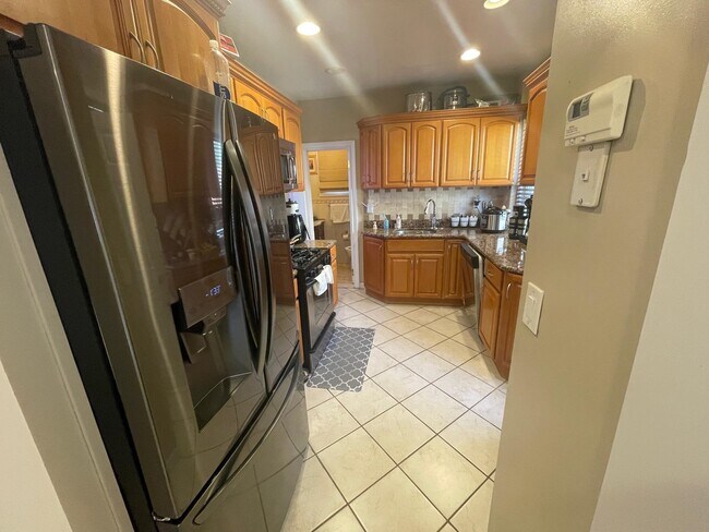 Building Photo - 62 Hille Pl