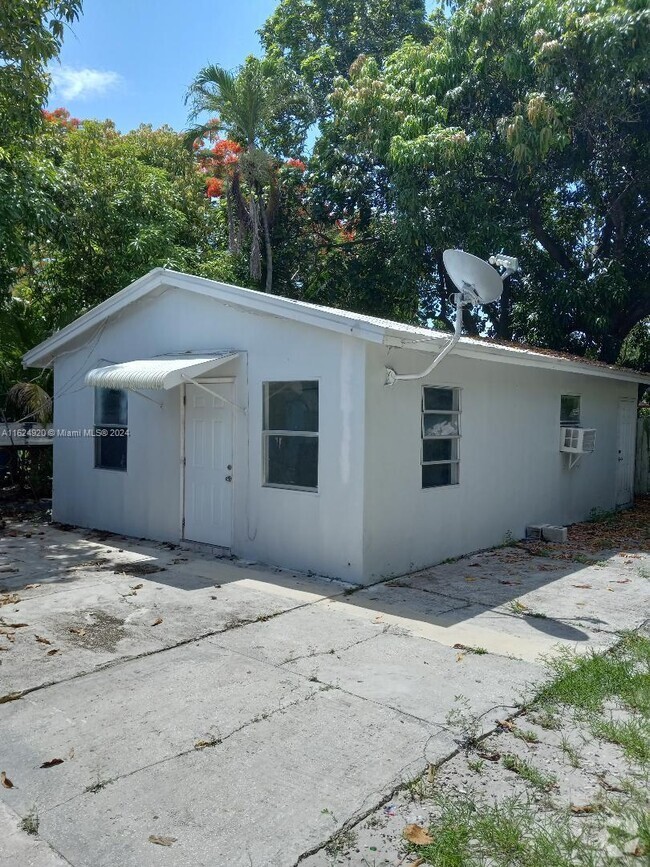 Building Photo - 860 NW 108th St