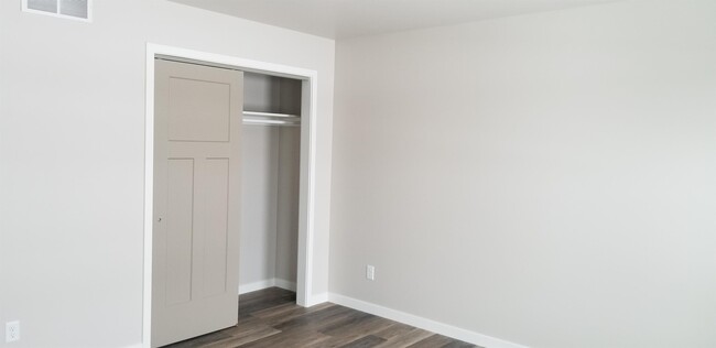 Foto del edificio - 401 Roark Way