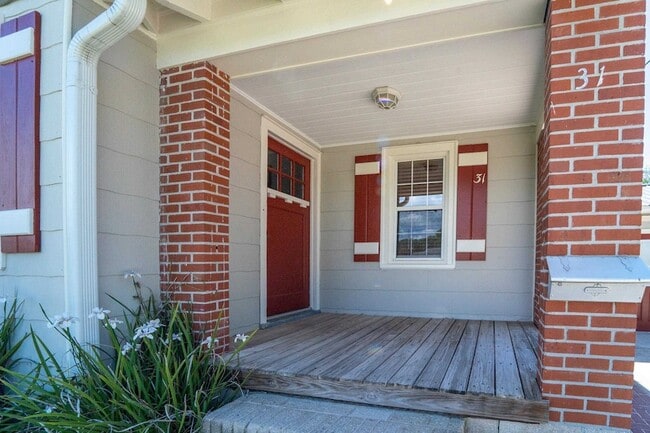 Building Photo - 31 Menendez Rd