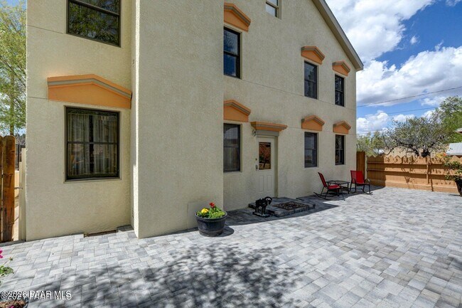 Foto del edificio - 502 Western Ave