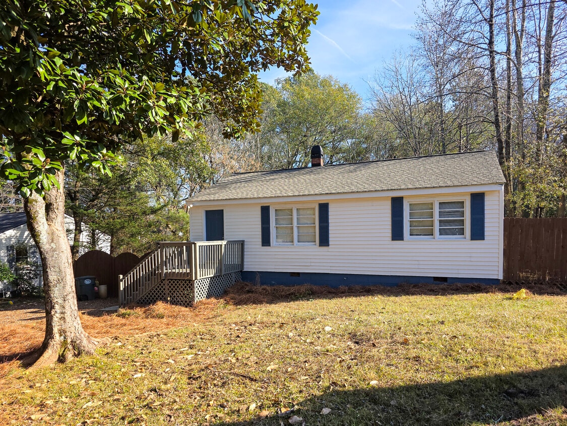 Photo - 2045 White Oak Cir (Kennesaw, GA)