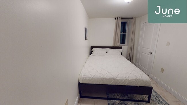 Building Photo - Full room in 4-bed/2.0-bath Home