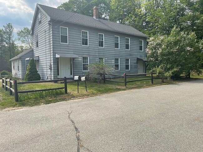 Building Photo - 27 Snell St