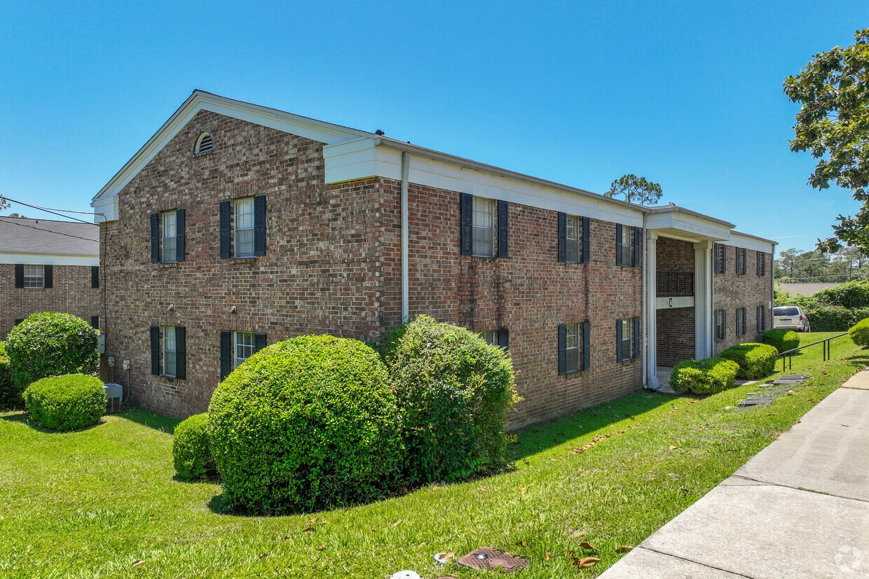 2203 W Pensacola St - Primary View - Plantation Condominiums