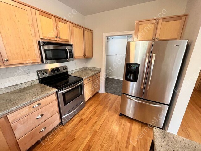 Building Photo - 512 Hamilton Ave