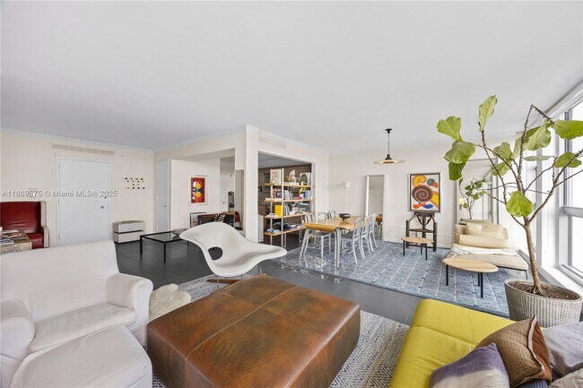 Foto del edificio - 5055 Collins Ave