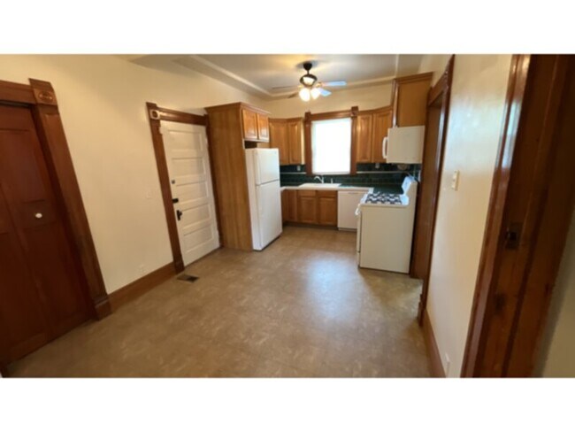 Foto del edificio - This downtown charmer is located near new ...