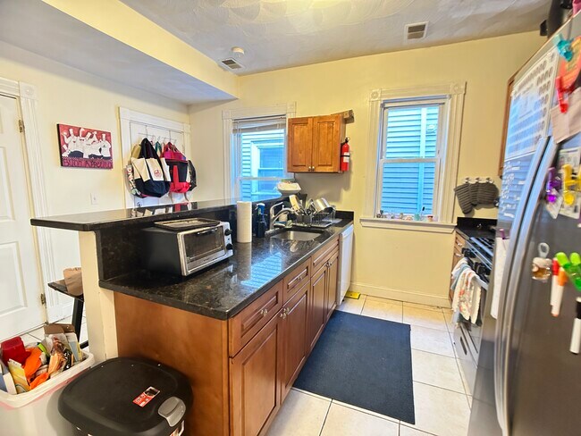 Building Photo - 45 Cherokee St