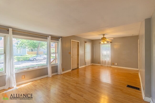 Building Photo - Detached Two Stall Garage!