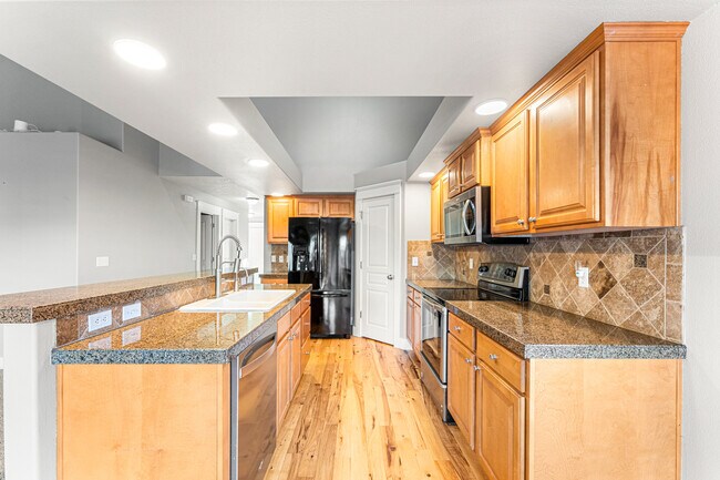 Building Photo - 987 N Knox Pl