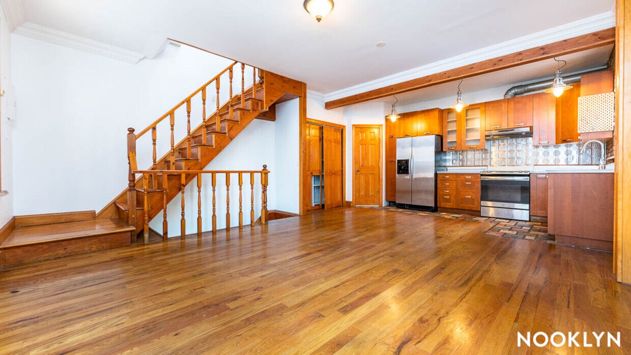 Primary Photo - 118 16th St