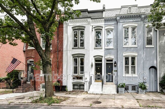 Building Photo - 1005 Duke St