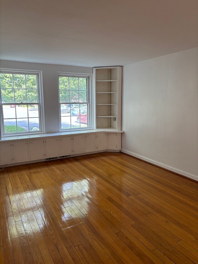 Living room - 3441 S Stafford St
