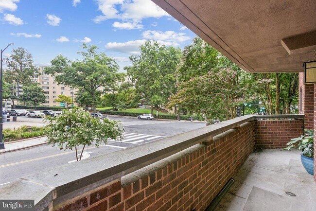 Foto del edificio - 4444 Connecticut Ave NW