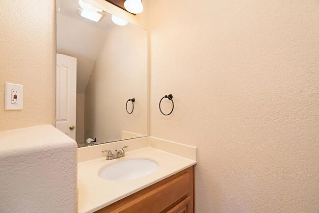 Building Photo - 302 La Soledad Way