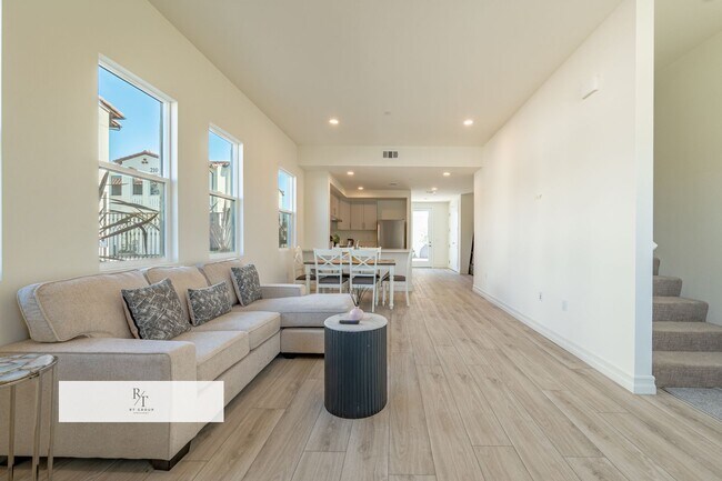 Building Photo - 126 N New Ave