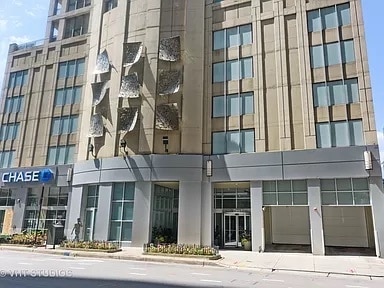 Building Photo - 600 N Dearborn St