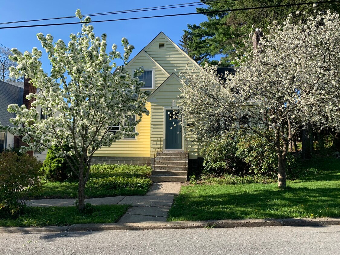 Front Exterior - 31 Bilodeau Ct