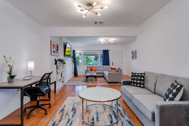 Foto del edificio - 820 SW 26th Rd