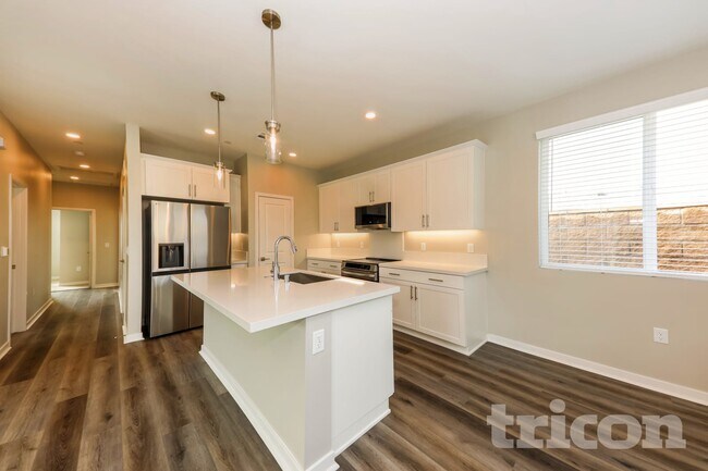 Building Photo - 1705 Lorraine Dr