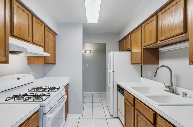 Building Photo - 4410 W 111th St