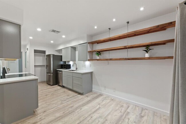 Foto del edificio - 5602 Woodrow Ave