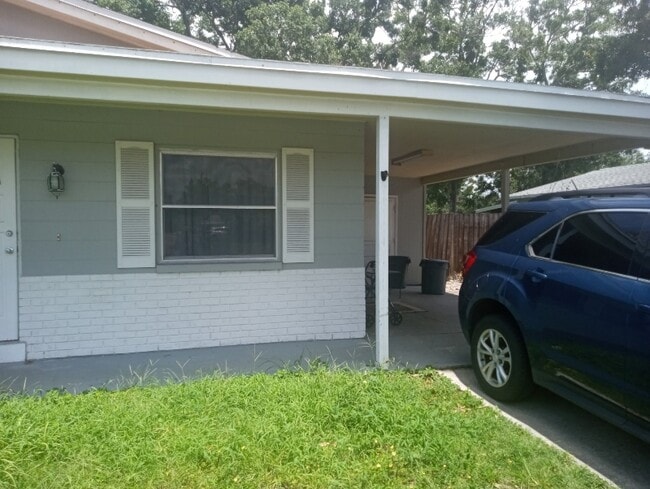 Photo - 5875 70th Ave N (Pinellas Park, FL) House
