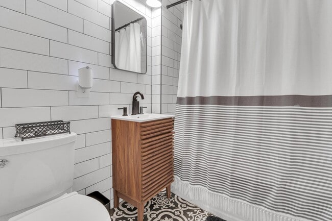 1st Floor Bathroom - 153 Jefferson Ave