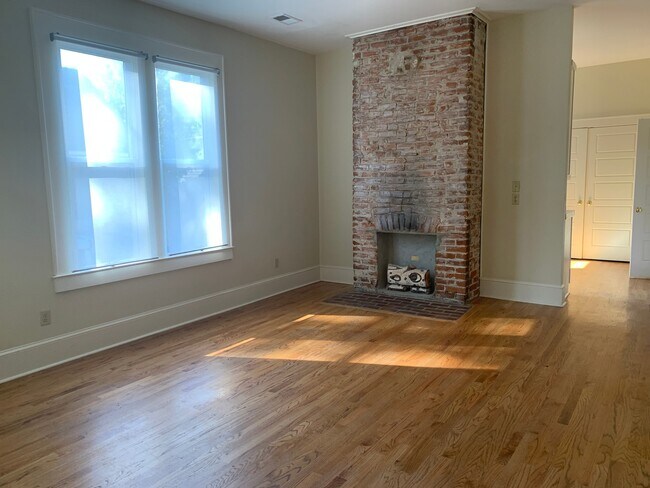 Foto del edificio - Available Now!