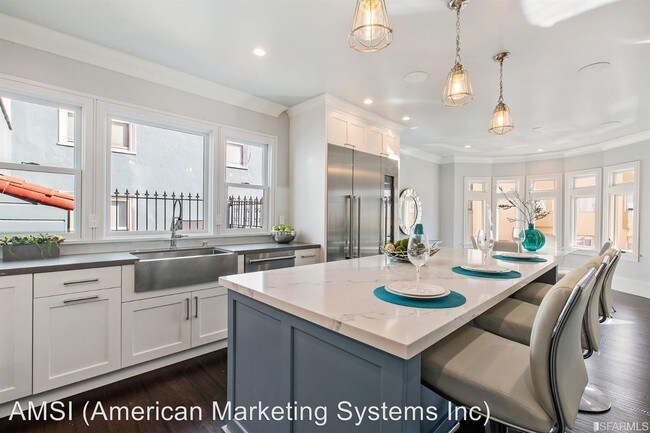 Foto del edificio - 3 br, 3 bath House - 590 Lombard Street