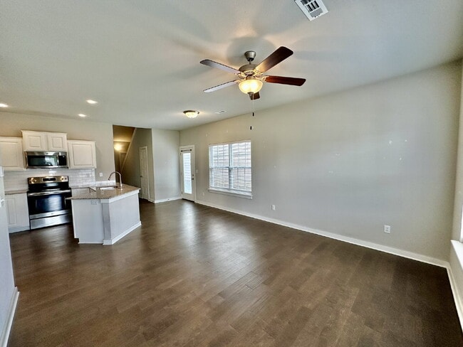 Building Photo - 3913 SW Peachwood Dr