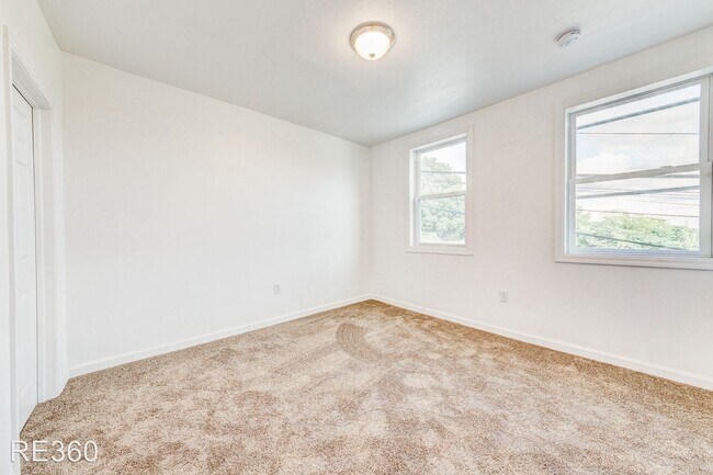 Building Photo - 4 br, 1.5 bath House - 29 Emerald St. Alle...