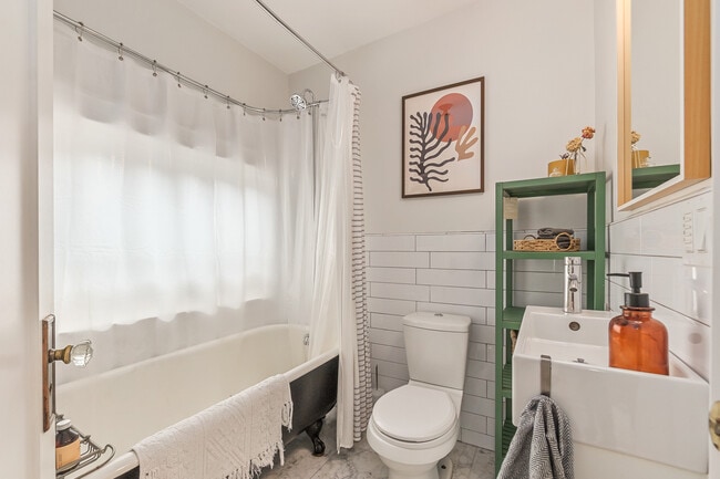 Building Photo - 6512 NE Alberta St