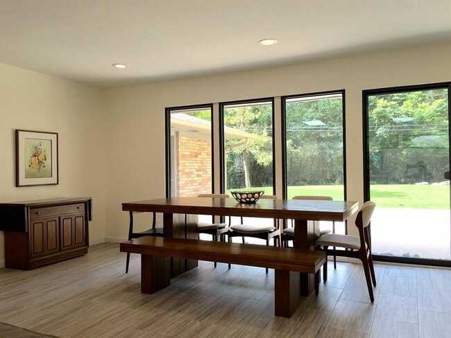 Building Photo - 407 Electra Dr